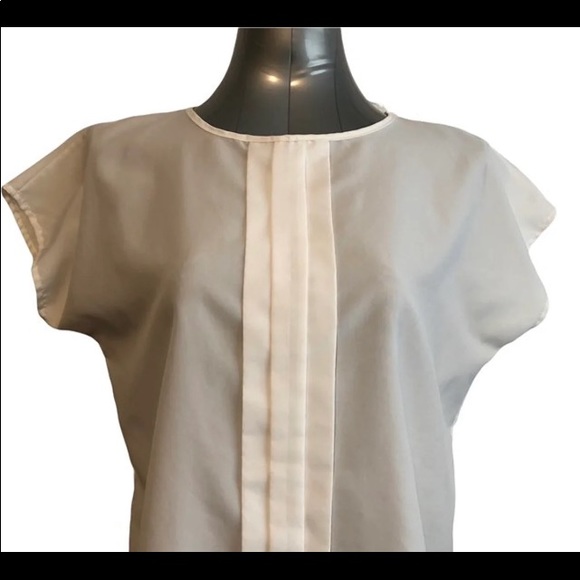 R&J brand White pleated woven blouse / shirt / top
Approximate size M Medium - Picture 4 of 7